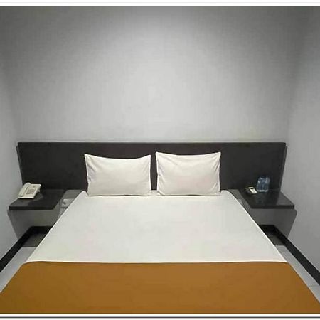 Losmen Family Syariah Bypass Juanda Mitra Reddoorz Brebek Exterior foto